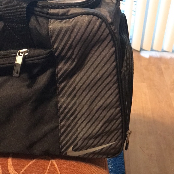 NIKE AIR FORCE 1 Low Anniversary Edition Sneakers. Retro Color: UNC Blue. - Picture 8 of 9